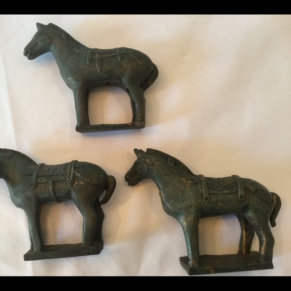 Set of 3 little horses